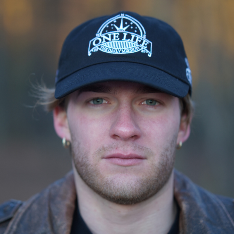 OneLife Origin Cap, Seitenansicht mit Story-Stick